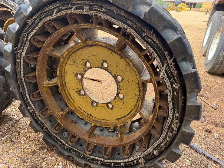 john-deere-324-image-3