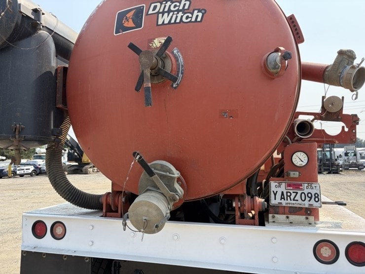 2018-freightliner-108sd-image-21