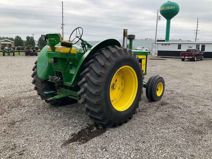 1957-john-deere-820-image-5