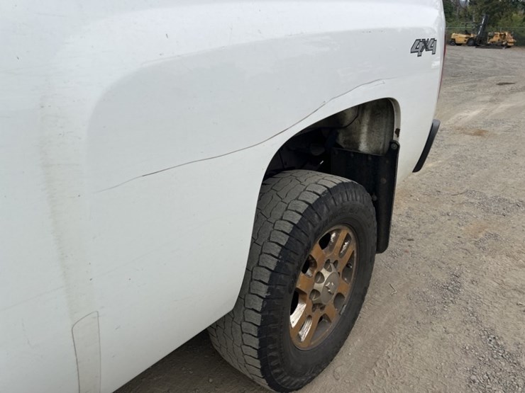 2014-chevrolet-silverado-3500-image-15