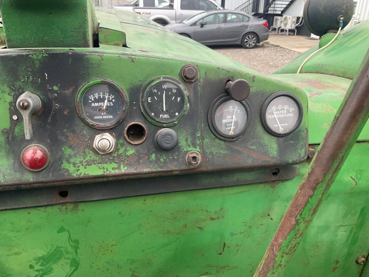 1958-john-deere-820-image-29