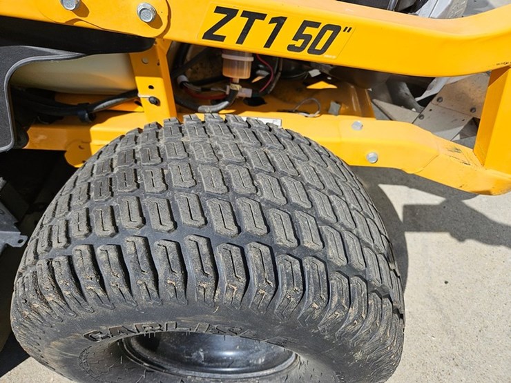 #651-•-cub-cadet-zt1-zero-turn-mower-image-16