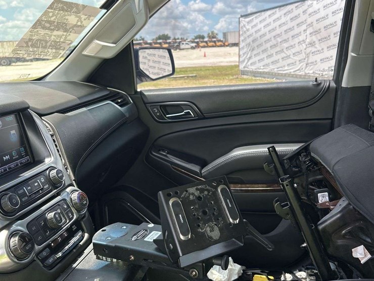 2018-chevrolet-tahoe-image-21