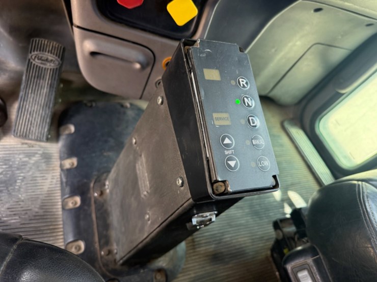 2019-peterbilt-389-image-13