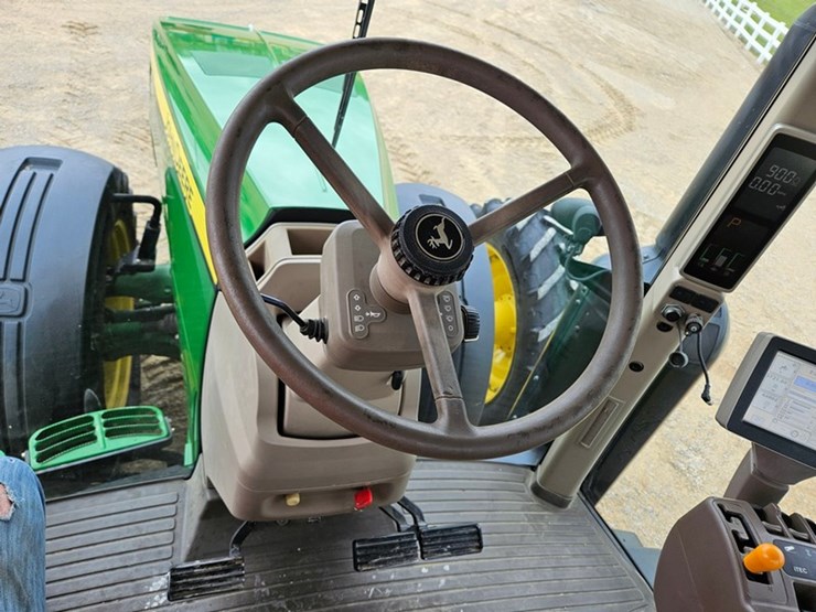 2013-john-deere-8335r-image-31