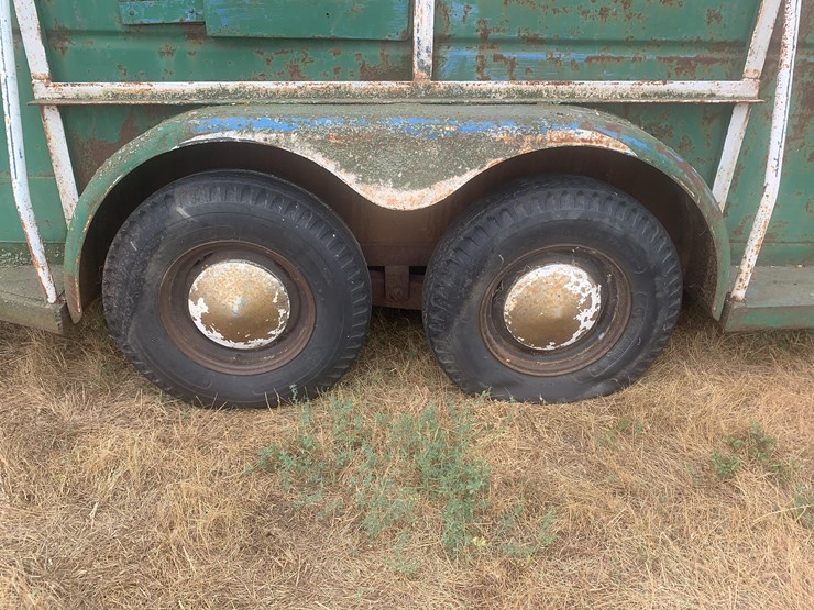 stock-trailer-image-9