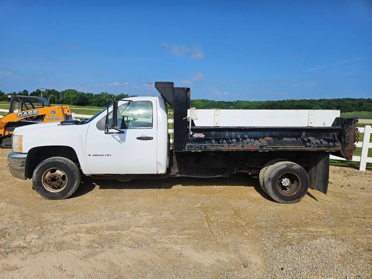 2007-chevrolet-3500hd-image-2