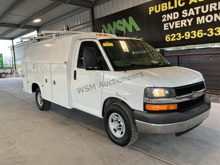 2013-chevrolet-express-3500-image-2