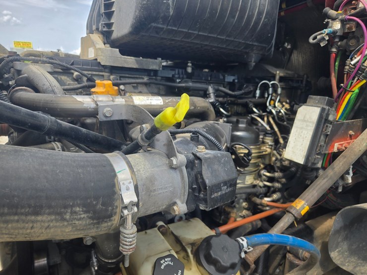 2017-freightliner-122sd-image-26
