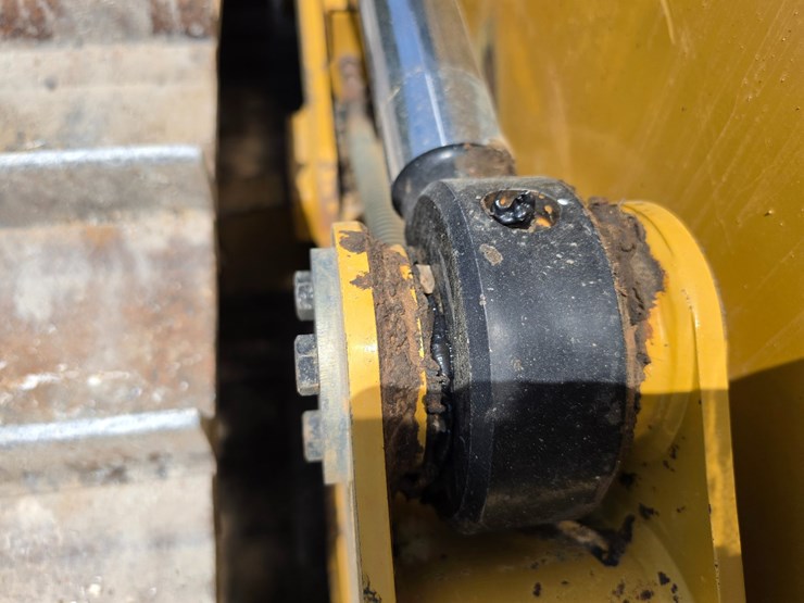 2016-caterpillar-d6k2-lgp-image-87