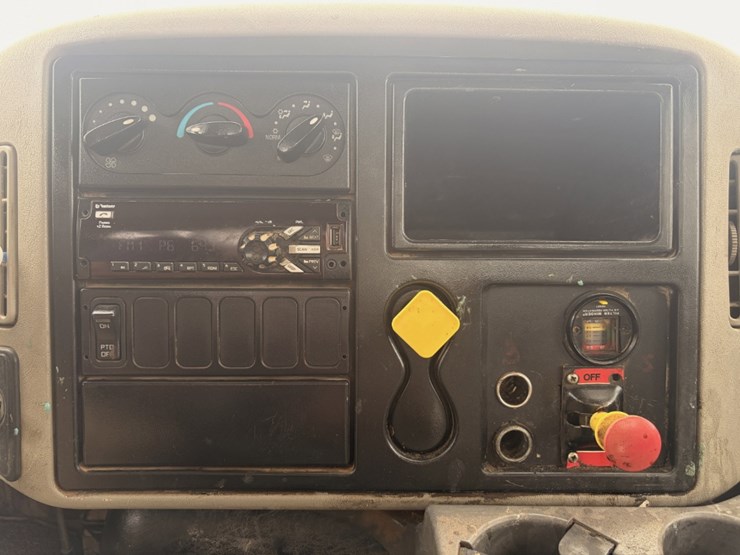 2019-international-durastar-4300-image-10