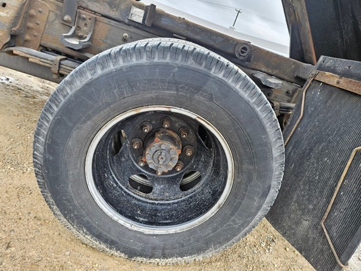 2016-chevrolet-3500-image-29