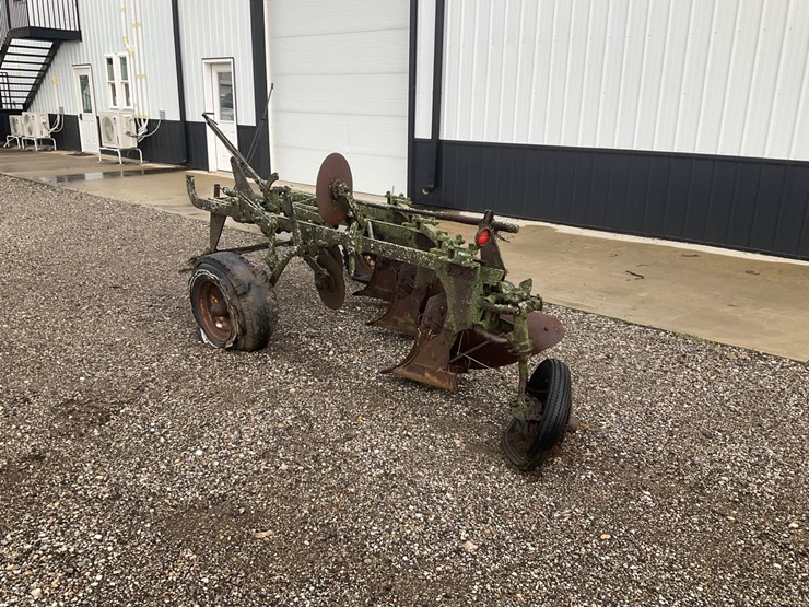 #5311-•-3-bottom-pull-type-moldboard-plow-image-2