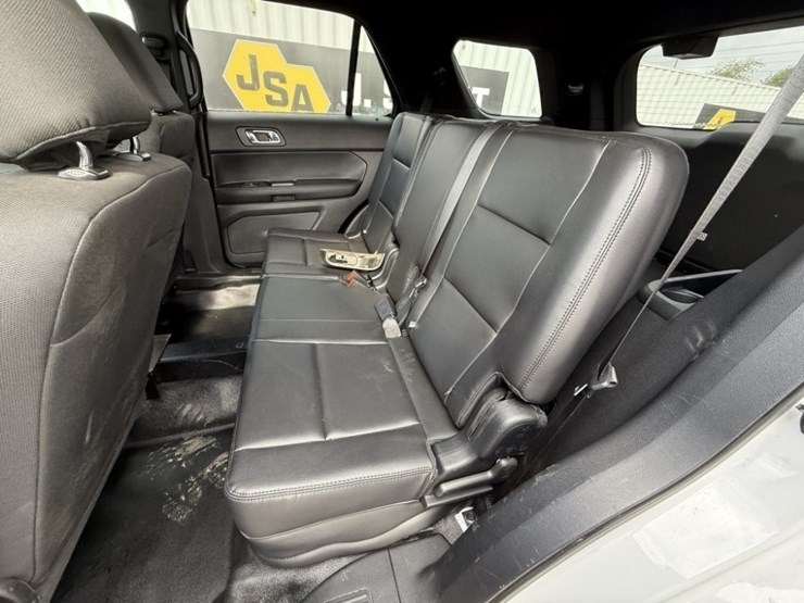 2017-ford-explorer-image-22