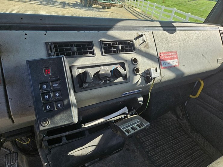 2002-freightliner-fl80-image-61