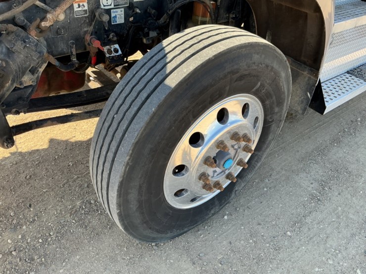 2013-kenworth-t800-image-25