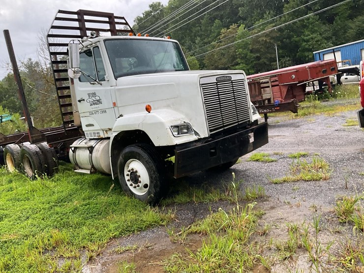 #141-•-1988-freightliner-log-truck-image-9