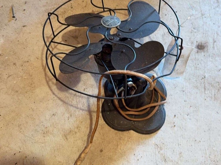 emerson-sealreege-fan-image-3