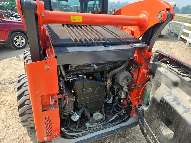2016-kubota-ssv75-image-15