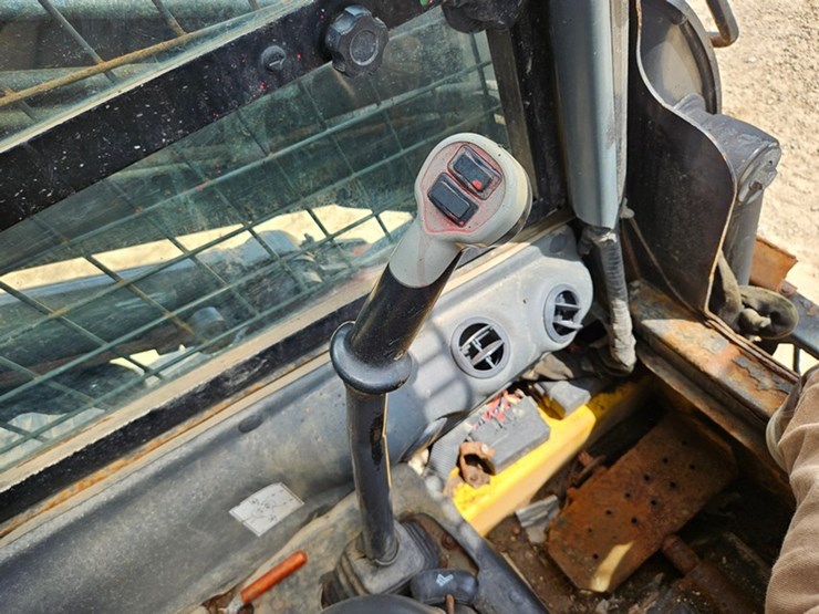 new-holland-c238-image-24