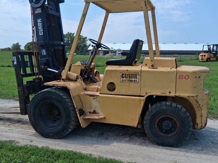 #108-•-clark-c500y80s-pneumatic-forklift-image-4