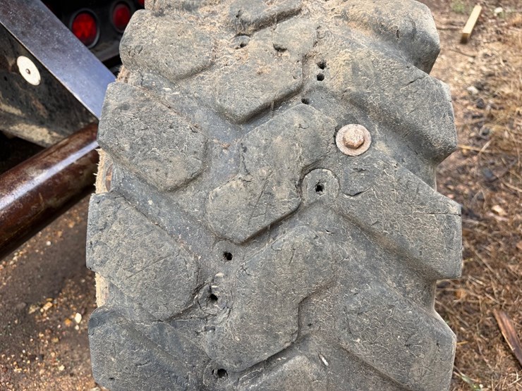 john-deere-324-image-4