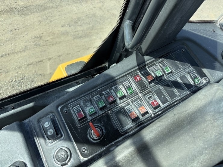 2018-deere-324k-image-20