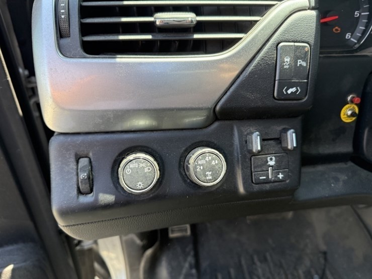 2016-chevrolet-tahoe-image-26