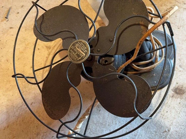 emerson-sealreege-fan-image-4