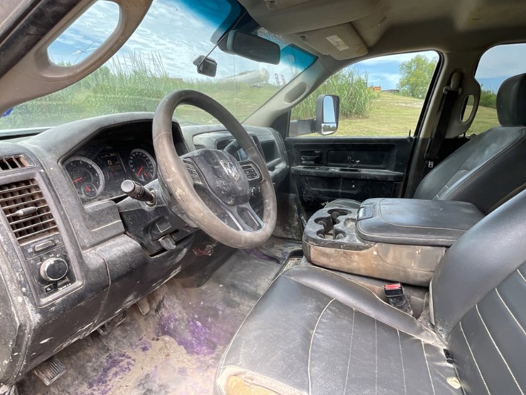 2018-dodge-3500-image-15