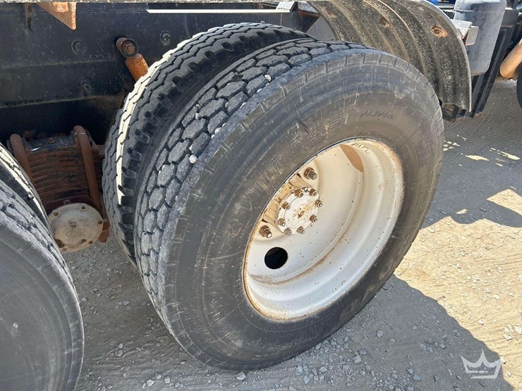 2001-mack-rd690s-image-34