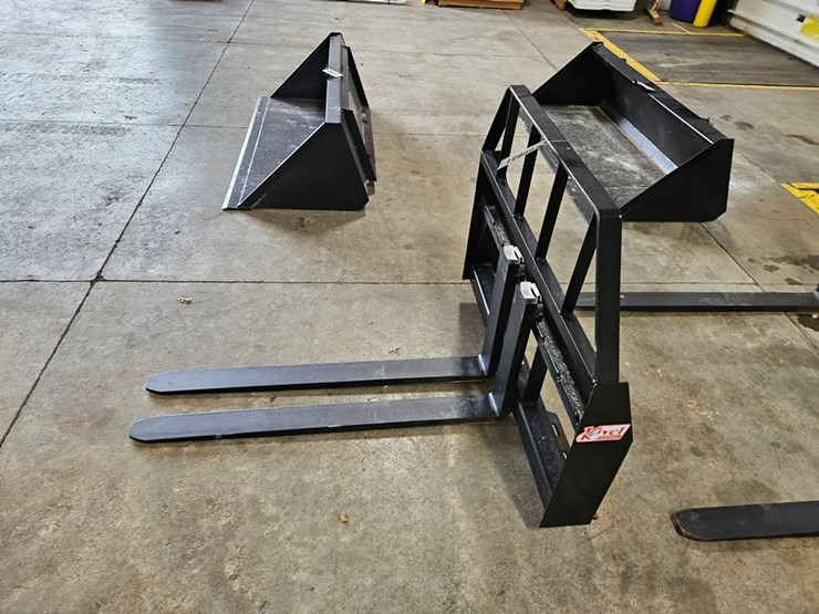 #655-•-kivel-48"-pallet-forks-image-2