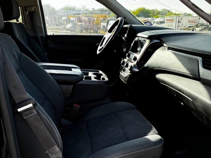 2015-chevrolet-tahoe-image-8