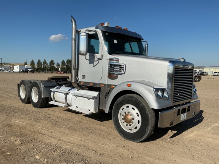 2012-freightliner-coronado-122-sd-image-3