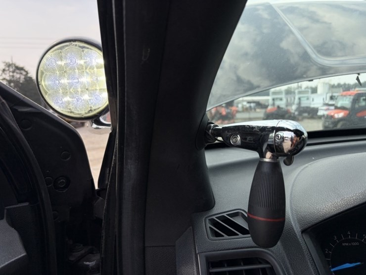 2018-ford-explorer-image-28