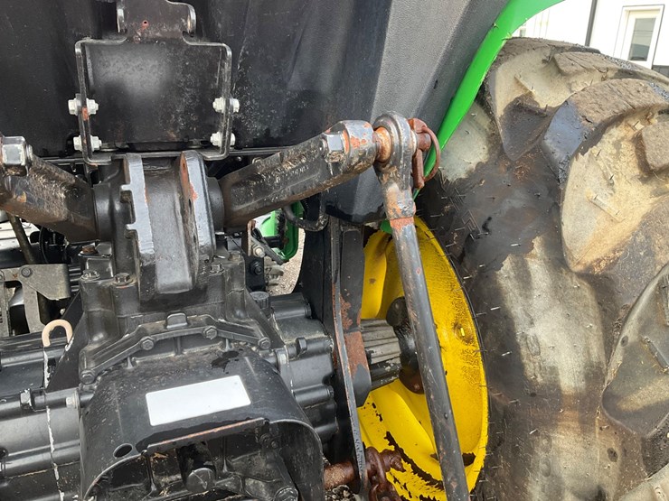 john-deere-3038e-image-30