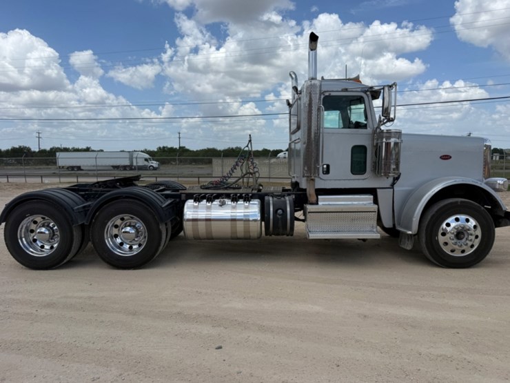 2019-peterbilt-389-image-4