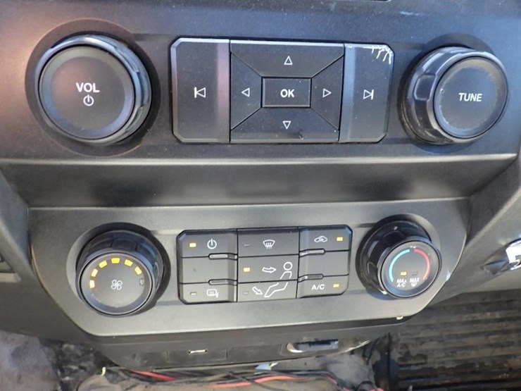 2020-ford-f550-image-34