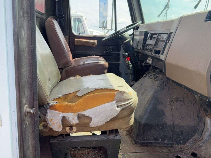 1990-international-4900-image-4