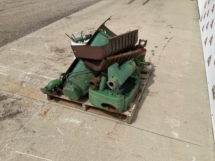 #5044-•-pallet-of-agricultural-machinery-parts-image-3
