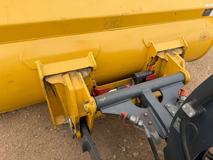 2023-john-deere-g-image-13