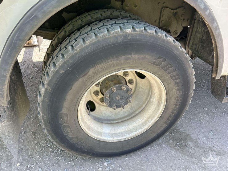 2019-freightliner-m2-106-image-43