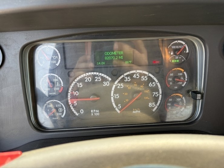 2018-freightliner-108sd-image-31