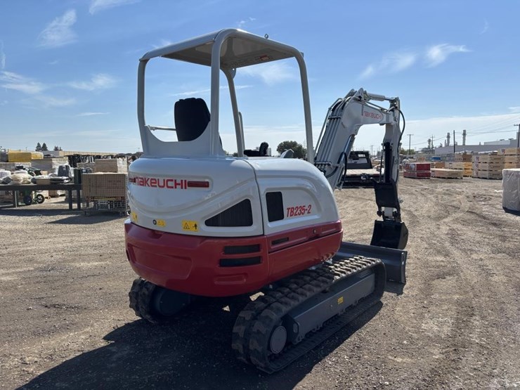 2022-takeuchi-tb235-2-image-3