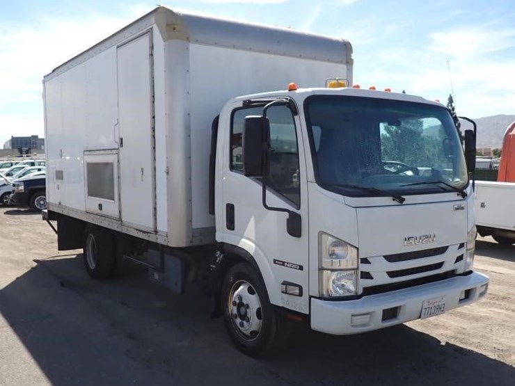 2016-isuzu-npr-image-2