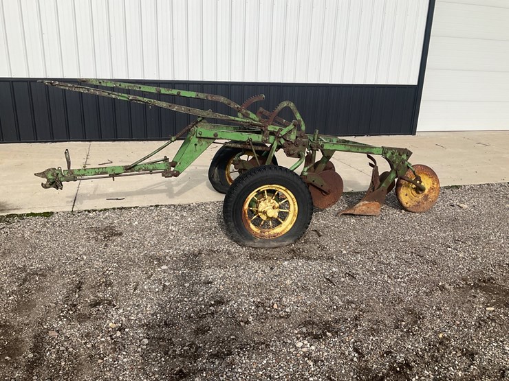 #5308-•-2-bottom-pull-type-moldboard-plow-image-1