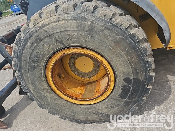 2014-deere-624k-image-11