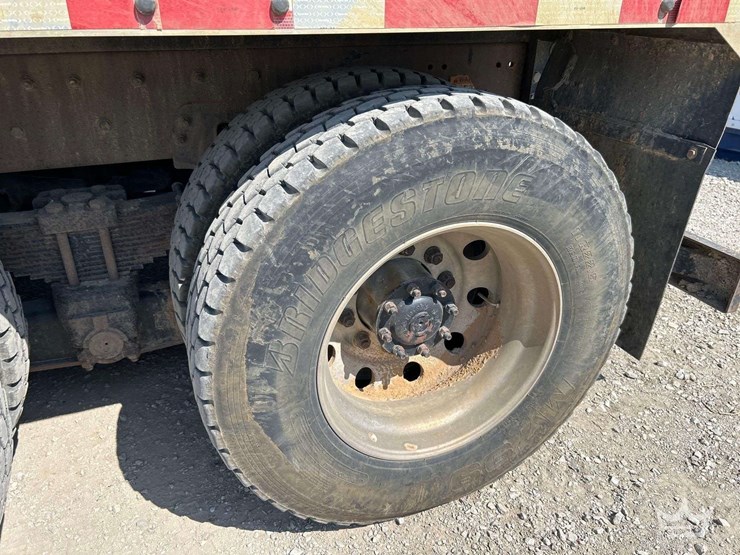 2015-freightliner-114sd-image-38