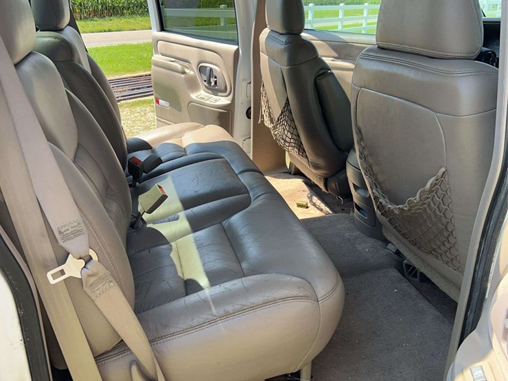 2000-chevrolet-3500-image-17