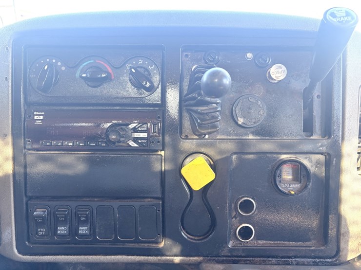 2019-international-durastar-4300-image-10